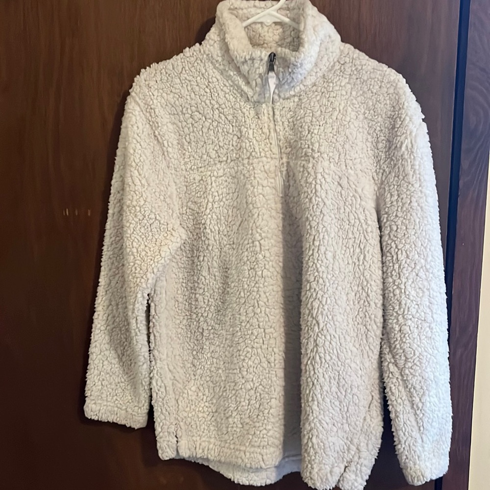 Cozy oversized women’s fleece pullover